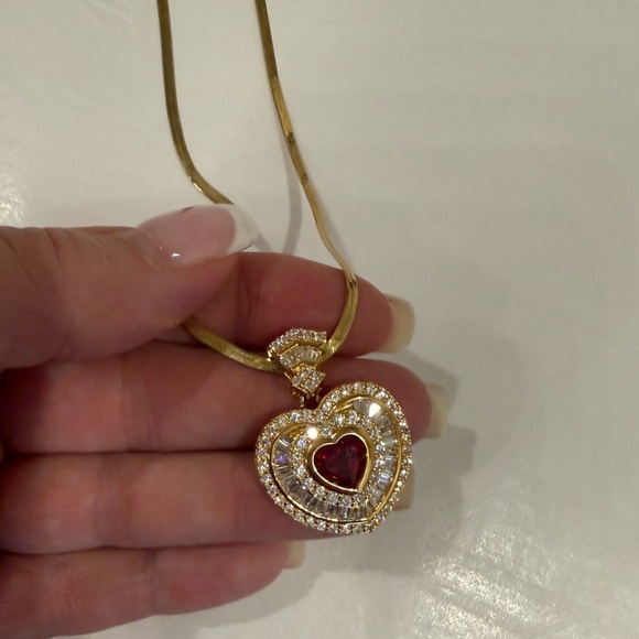 Stauer Cupid heart pendant & chain. Stunning - Picture 5 of 11